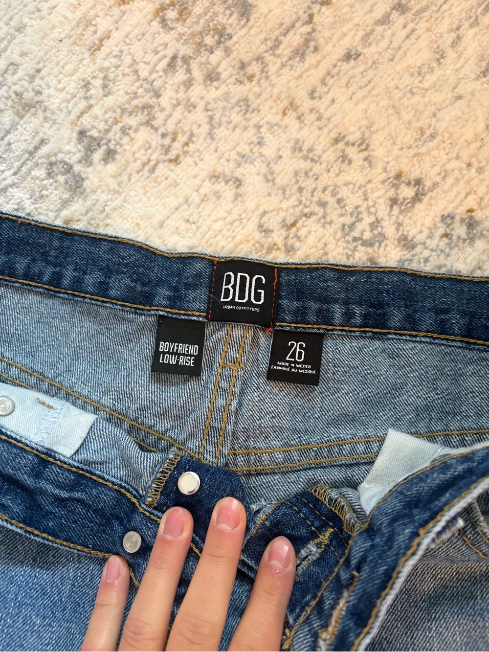 BDG • Boyfriend low rise denim shorts - Picture 3 of 3